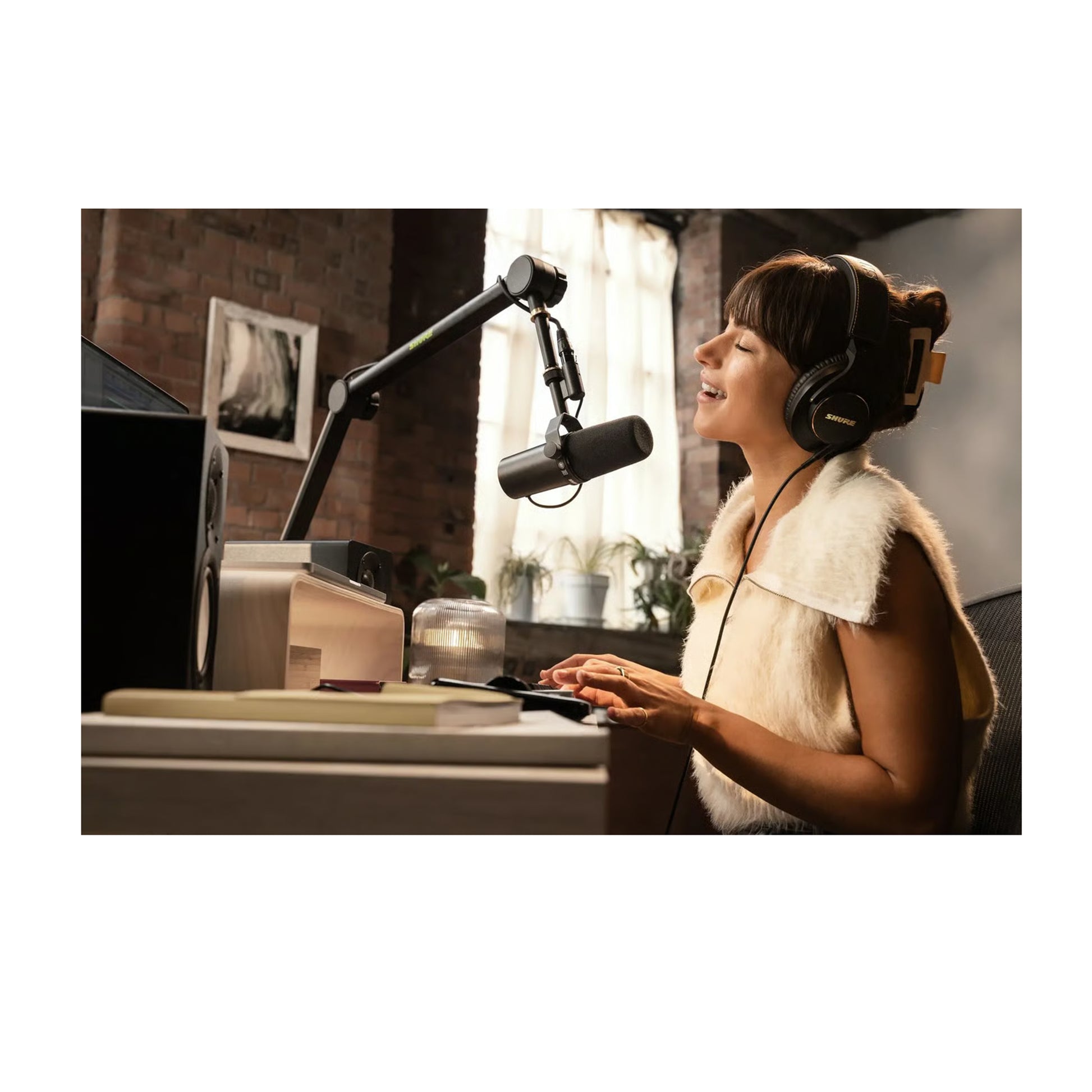 Shure SM7B Dynamic Cardioid Vocal Microphone